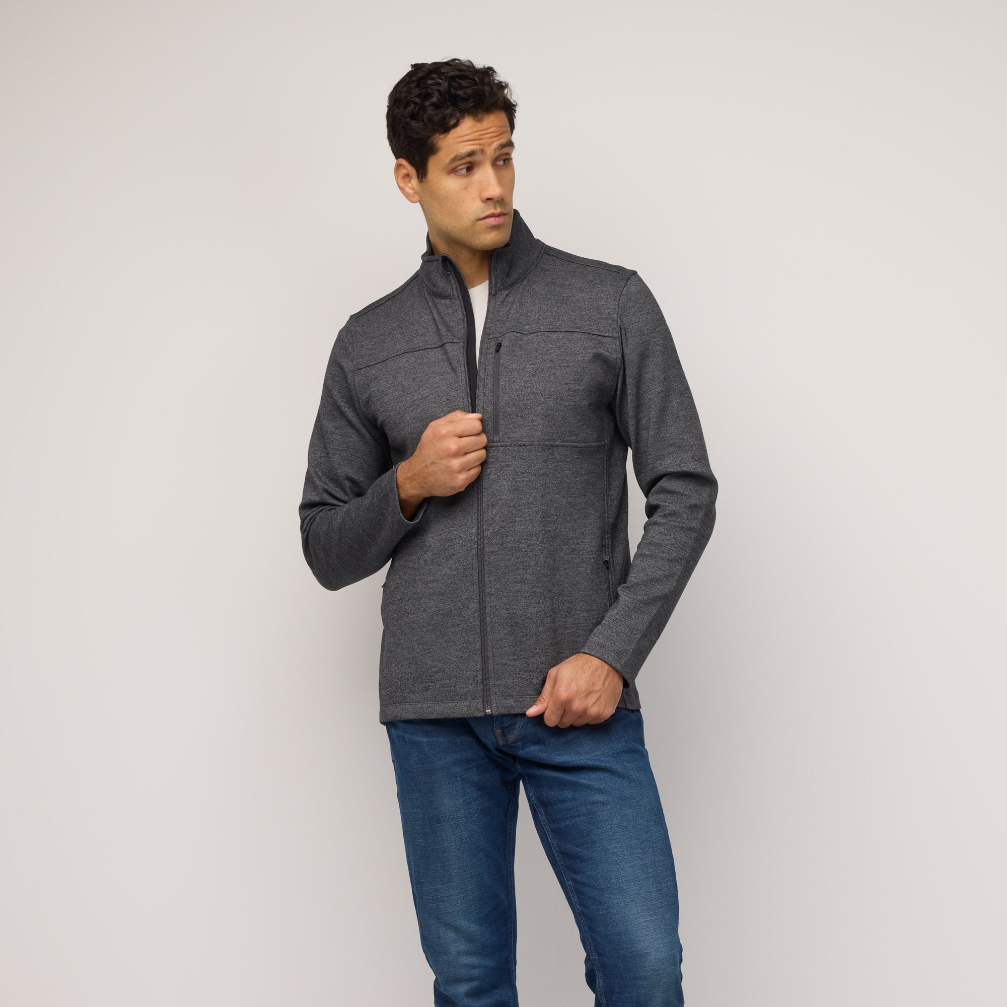 model-spec: Zach is 194cm, 84kg, and wears size L