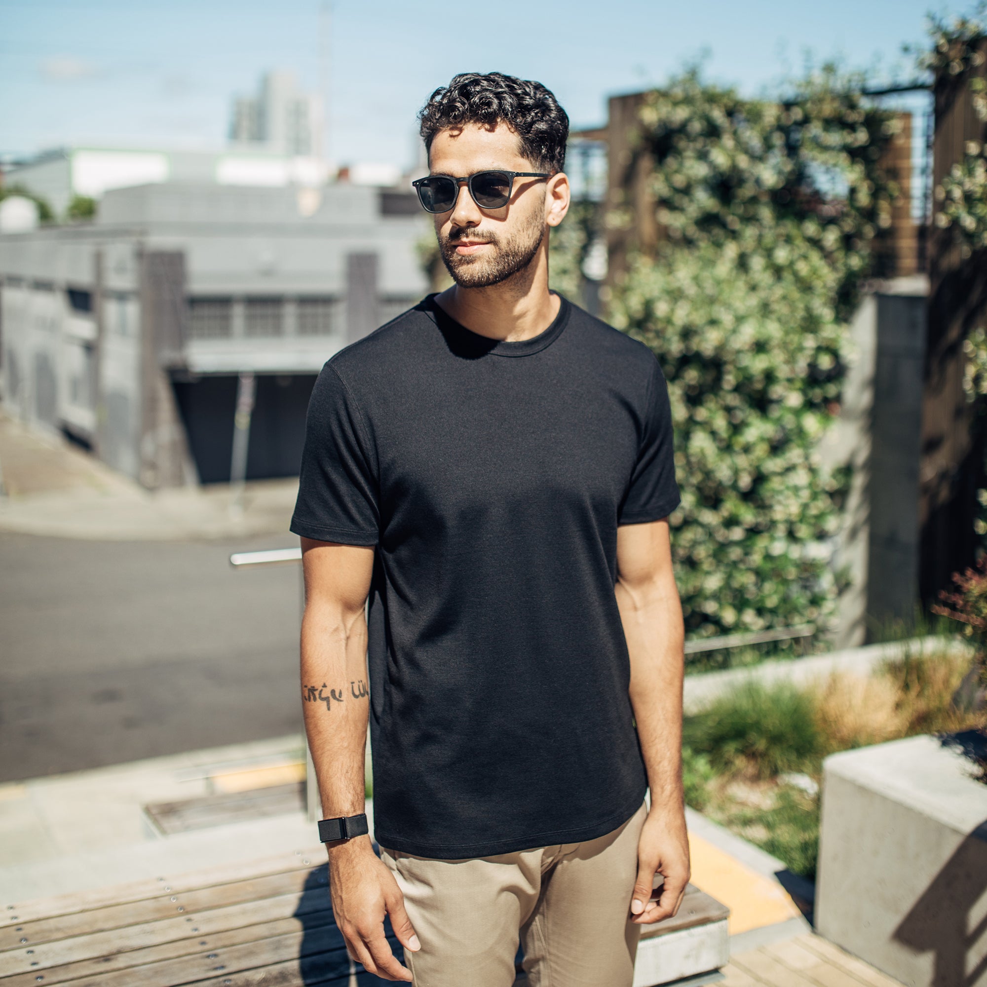 model-spec:Zach is 6'4", 185 lbs, and wears size L