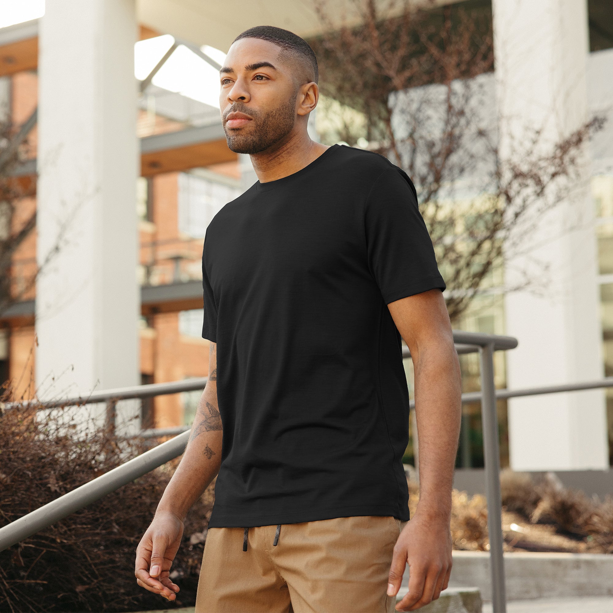 model-spec:Anthony is 6'3" and wears size M