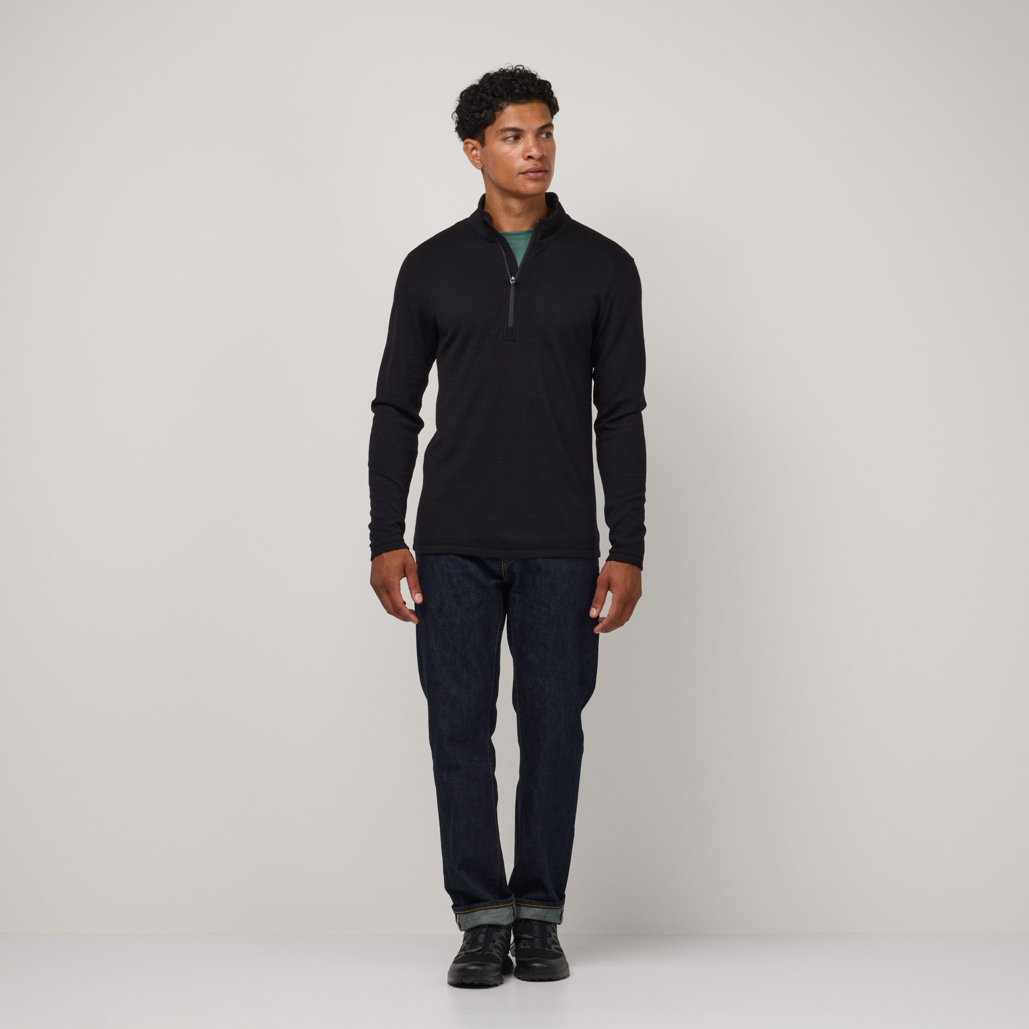 model-spec:Nico is 180cm, wearing a size M