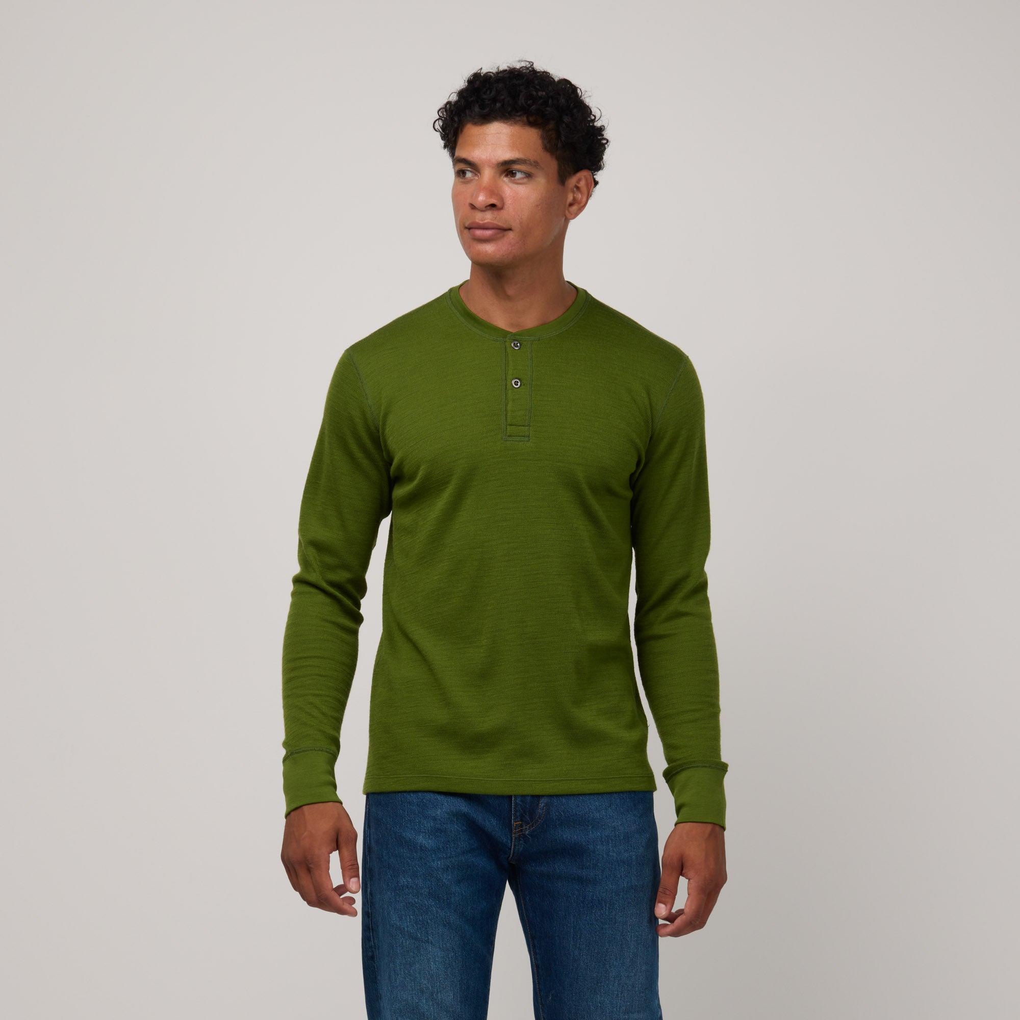 model-spec:Nico is 180cm, wearing a size M