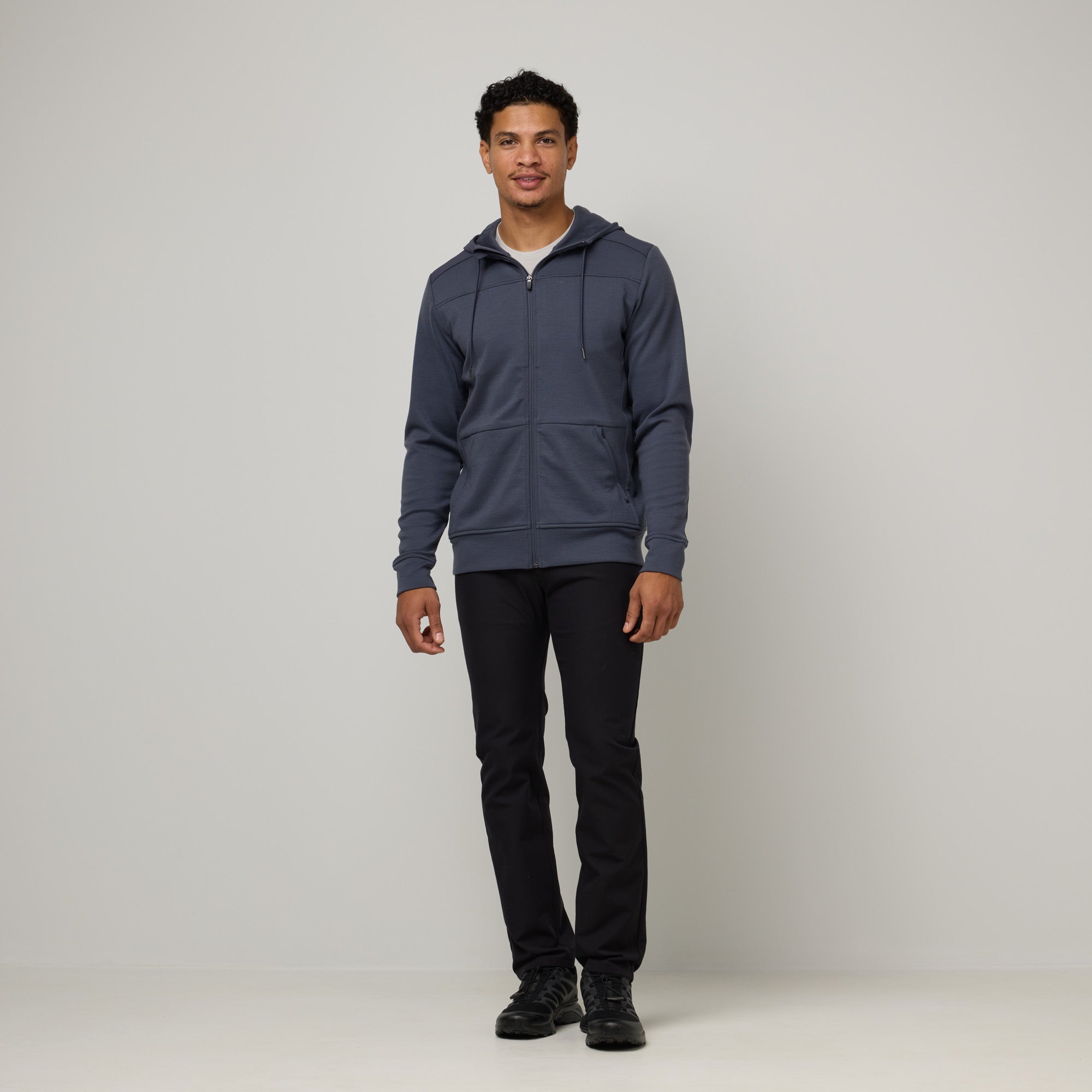 model-spec:Nico is 180cm, and wears size M