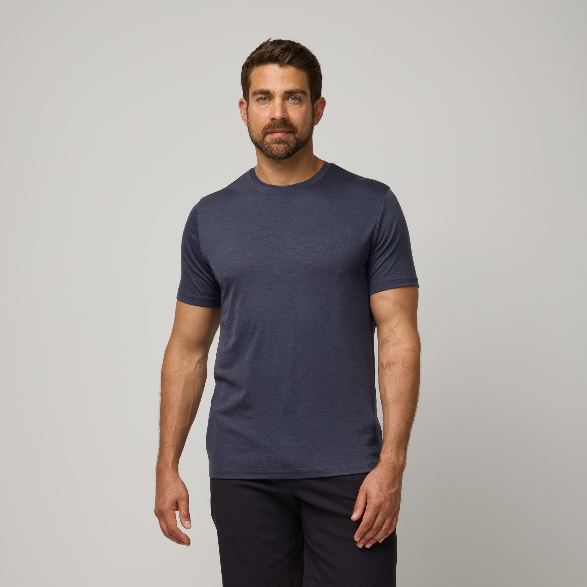 model-spec:Alex is 180cm, and wears size M