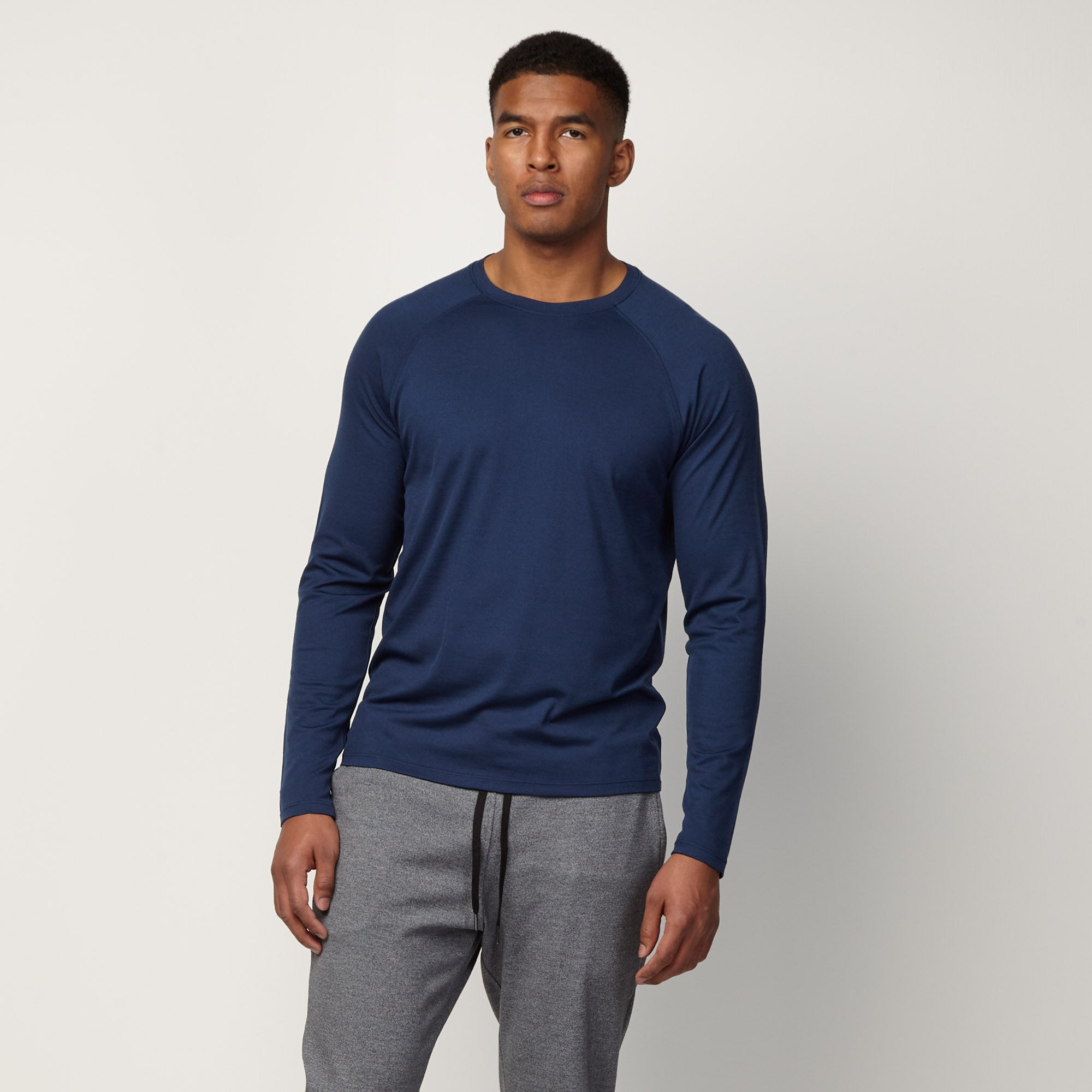 model-spec:Micah is 185cm, 84kg, and wears size M