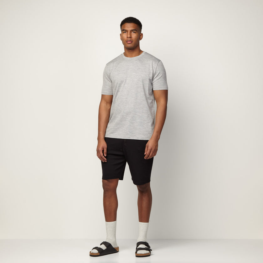 model-spec: Micah is 185cm, 84kg, and wears size L