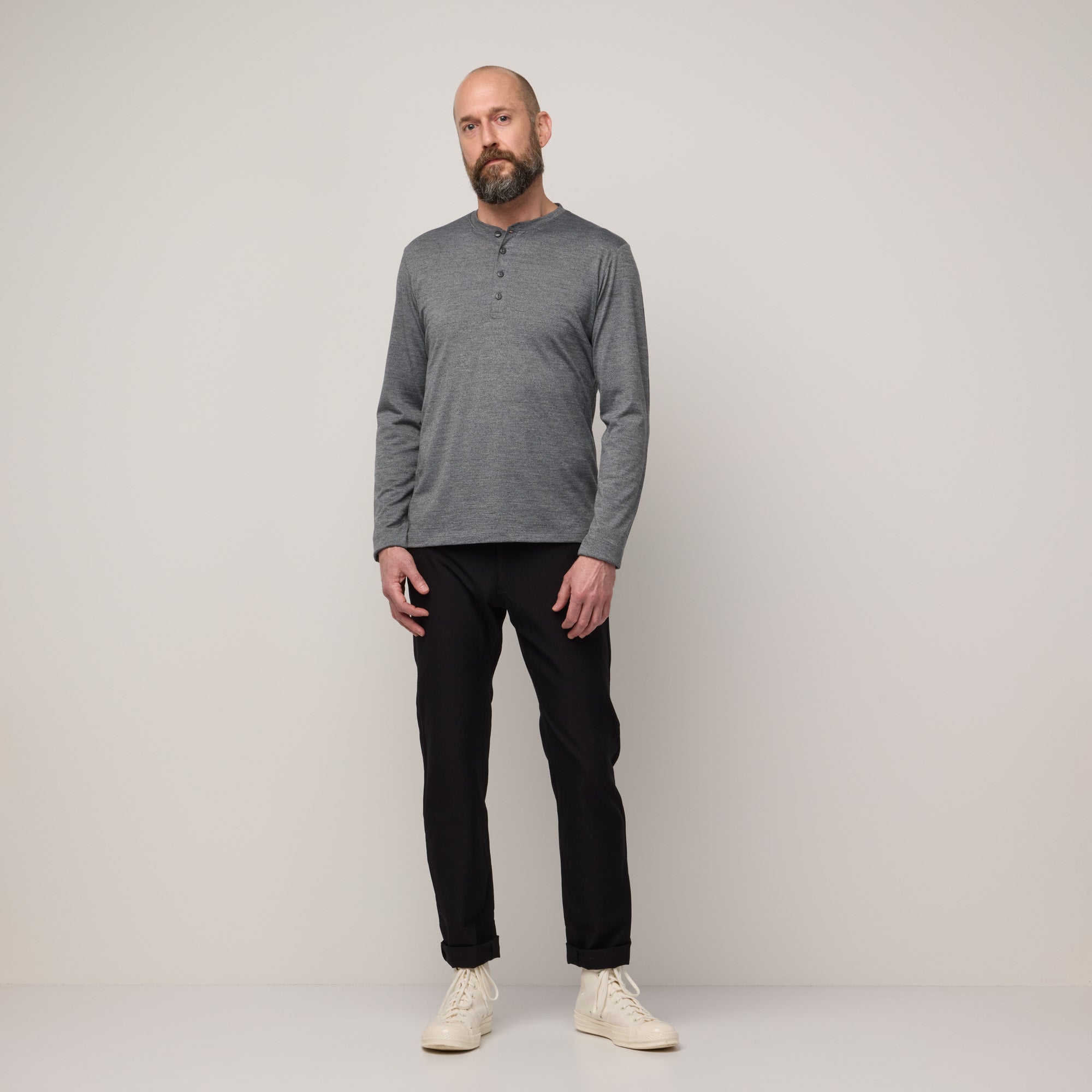 model-spec:Chad is 185cm, 76kg, and wears size M